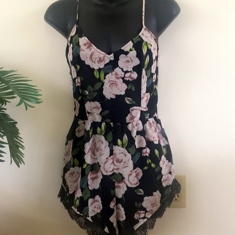Pretty Roses Lounge Shorts Jumpsuit - Picture 10 of 17